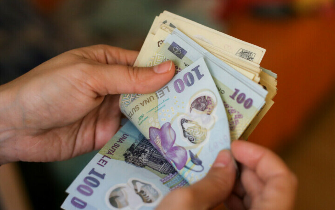 Câți bani vor lua în mână angajații după majorarea SALARIULUI minim de la 1 iulie / Salariul net crește semnificativ