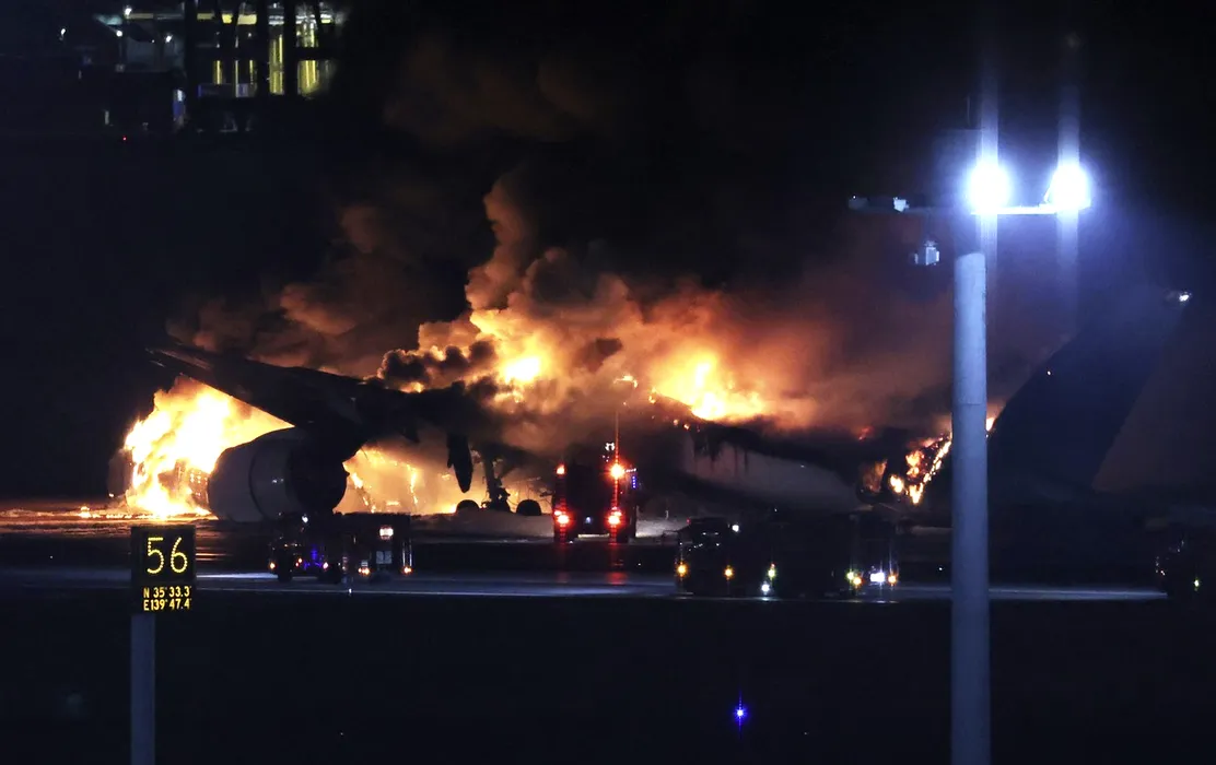 Incident aviatic la TOKYO. Neglijența angajaților, posibila cauză a producerii accidentului de la Aeroportul „Haneda”