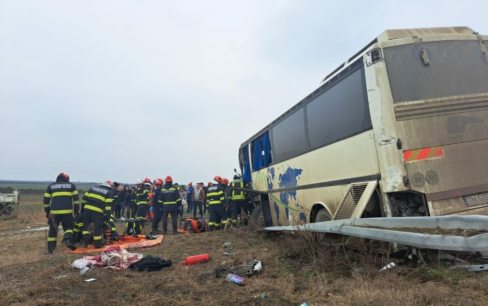 ȘOFERUL autobuzului implicat în accidentul de la Sânandrei a decedat