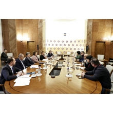 Marcel Ciolacu, rundă de consultări cu reprezentanții Sanitas: „S-a căzut de acord asupra unei creșteri a fondului de salarii cu 15%”