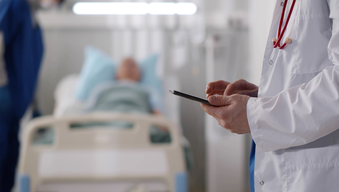 Român CHINUIT într-un spital din Italia: „Tata era în secție și l-am auzit…”