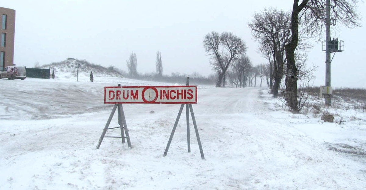 România, sub nămeți! Ce drumuri sunt închise la această oră