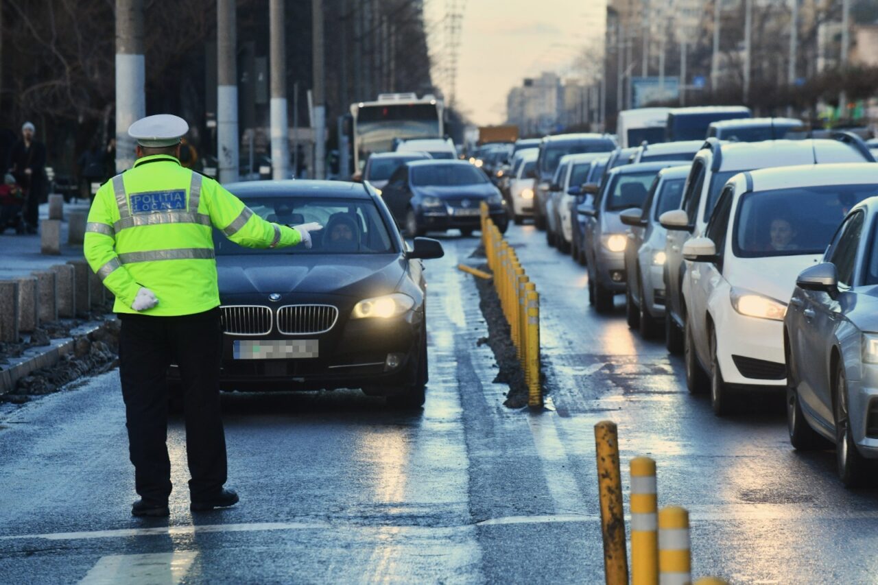 Amenzi pentru șoferii care intră pe banda unică a autobuzelor: „Sunt afectați mii de călători”