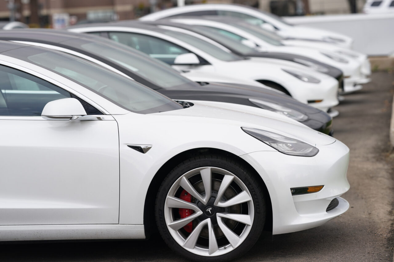 Înmatriculările de autoturisme noi în România au crescut în 2023 cu 9.63% față de 2022 / 141.788 de autoturisme noi au fost înregistrate în 2023
