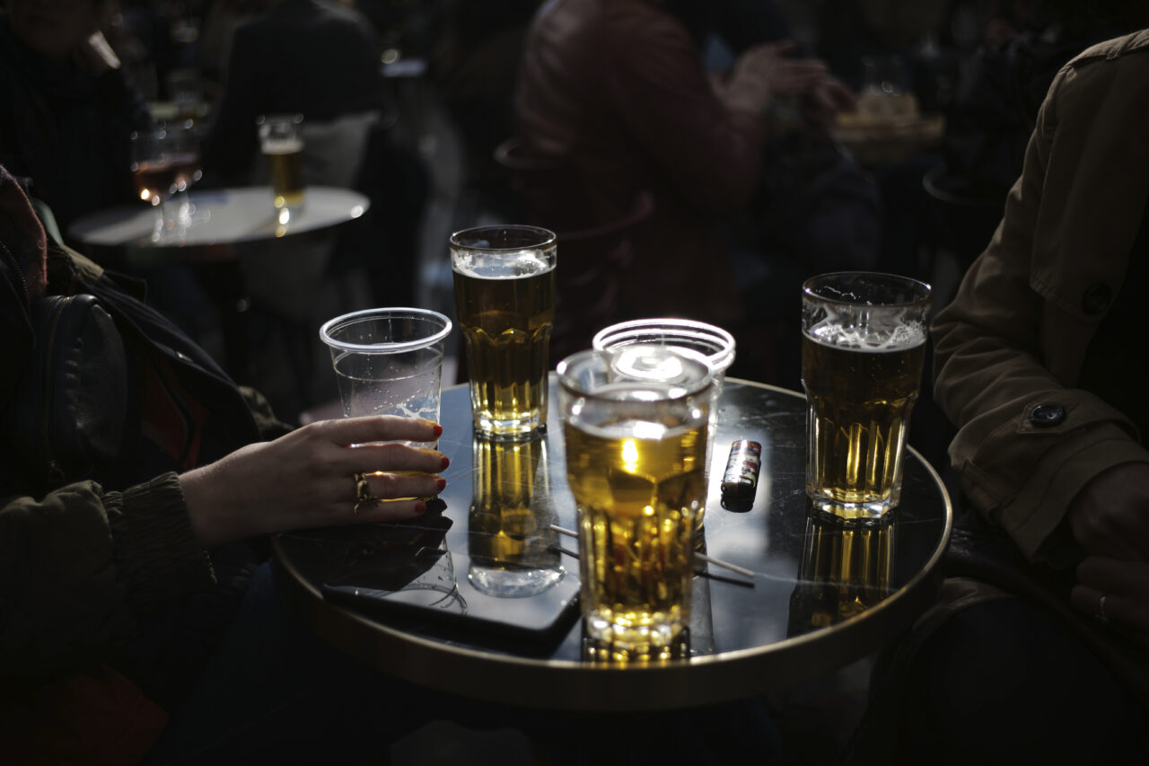 În Franța, le fromage se asortează cu berea / Cresc preferințele pentru băuturile fără alcool / Ce consumă românii