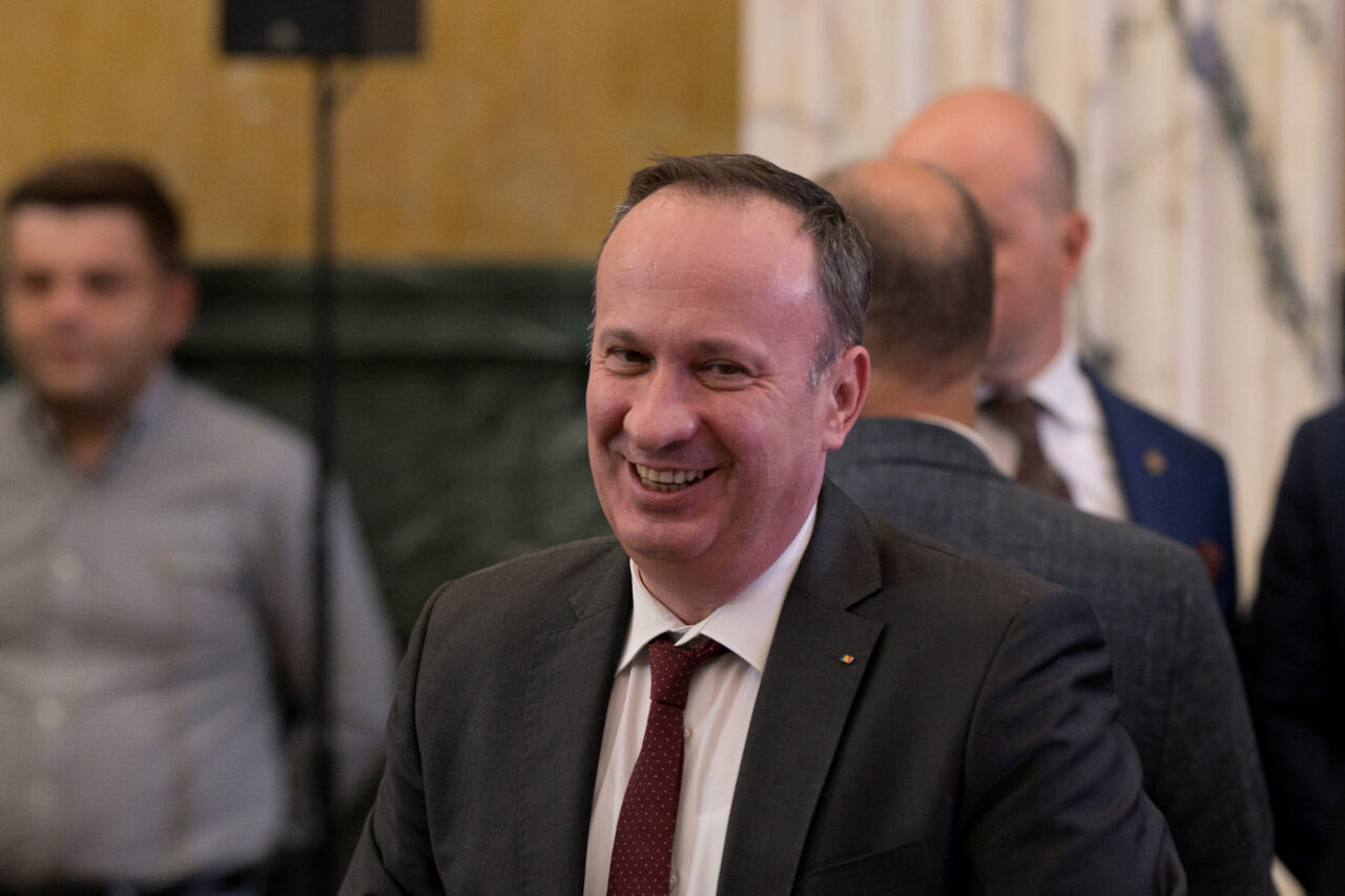 CARDURILE pentru educație încep să fie încărcate. La ce vor putea fi folosite