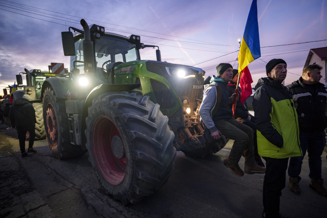 VIDEO | Fermierii acuză că ministerele PNL pun bețe în roate / „Singurul care a acționat rapid a fost ministrul de la Agricultură”