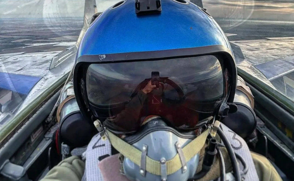 Un pilot ucrainean în vârstă de 23 de ani, supranumit „Casca albastră”, a MURIT în timpul unei misiuni de luptă: „Am pierdut un fiu și un om minunat”