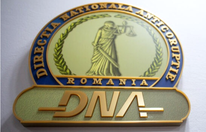 DNA a descins la CAS Maramureș. Șefa instituției și un director executiv, puși sub control judiciar. Care sunt acuzațiile procurorilor