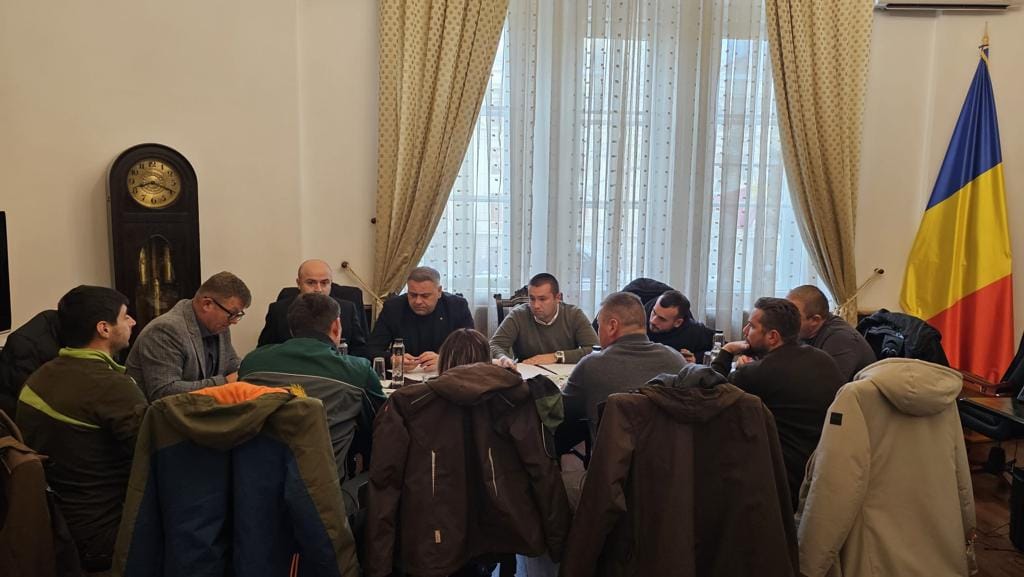Ministrul Agriculturii, ANUNȚ victorios după cinci ore de negocieri cu fermierii din Botoșani și Timiș: „Există bani pentru toate problemele lor”