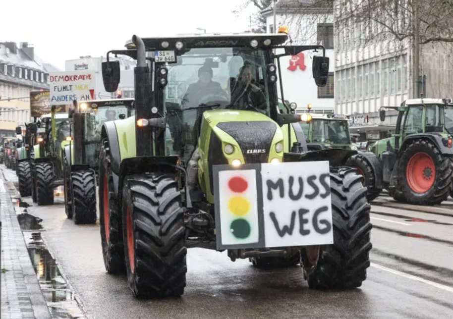 Probleme pentru Olaf Scholz / Trafic feroviar îngreunat în Germania din cauza unei greve de 3 zile / Greva se suprapune peste protestele fermierilor