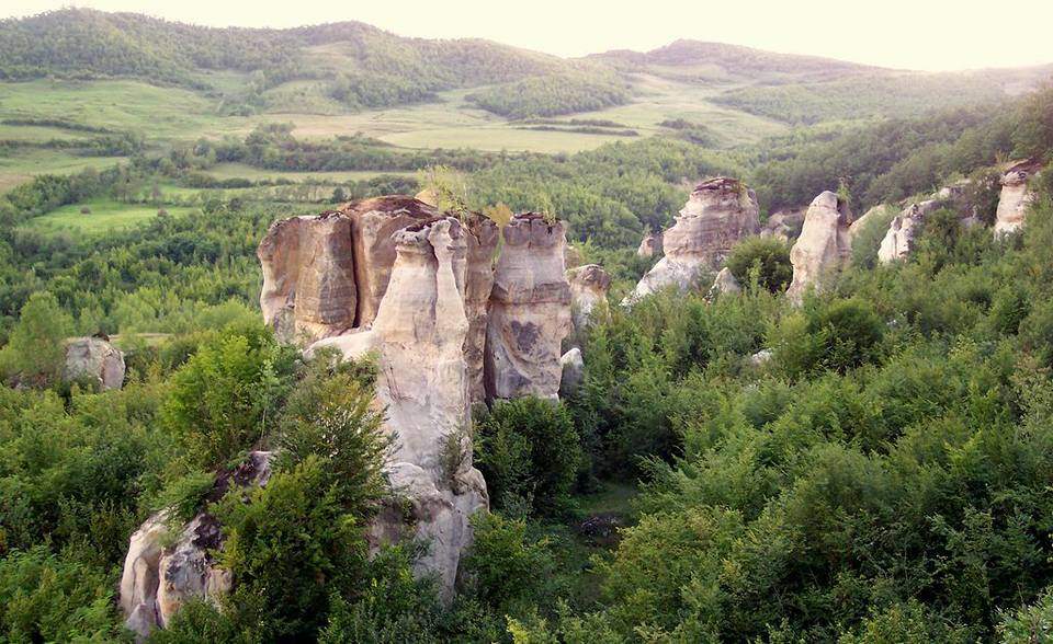 Unde se află LOCUL legendar din România, care seamănă foarte mult cu Meteora din Grecia