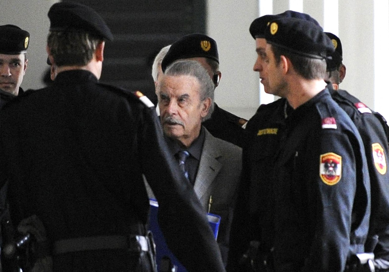 Decizie în cazul lui Josef Fritzl, care și-a sechestrat și VIOLAT fiica timp de 24 de ani: „Monstrul din Amstetten” poate cere eliberarea condiționată