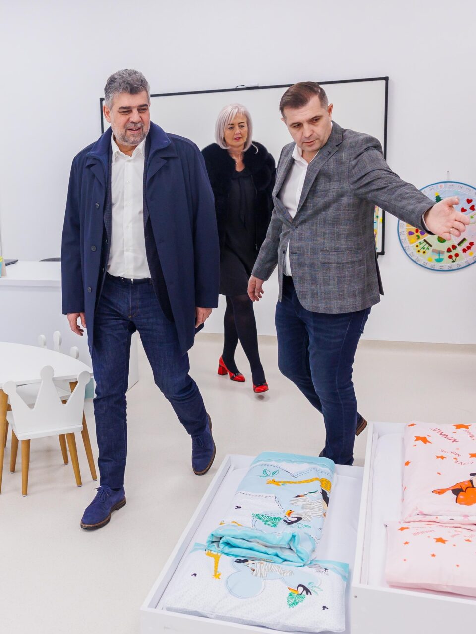 Premierul Marcel Ciolacu îl FELICITĂ pe primarul din Sânmartin: „Astfel de servicii publice trebuie să existe în toată țara!”