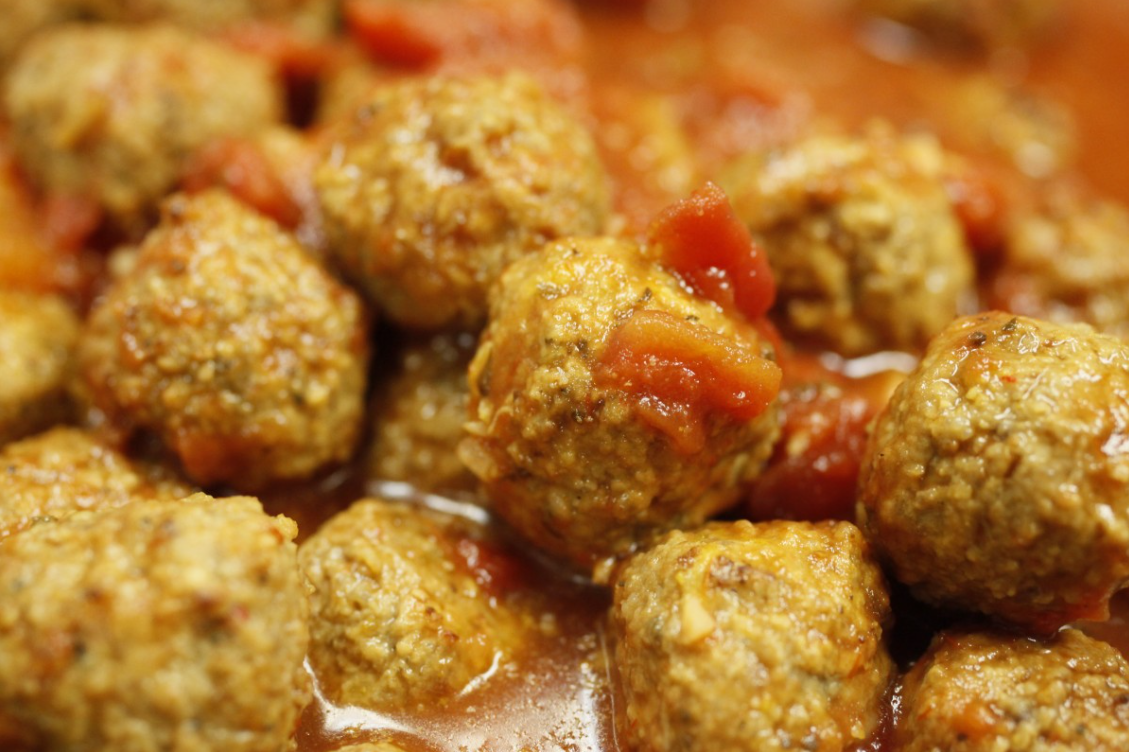 REȚETĂ de chifteluțe marinate. Cum se face sosul pe care copiii îl adoră