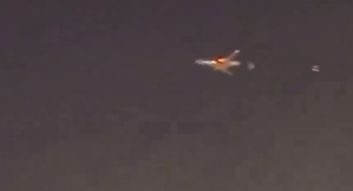 VIDEO | Panică la bordul unui Boeing: Aeronava a aterizat de urgență, la scurt timp de la decolare, după ce un motor a fost cuprins de flăcări