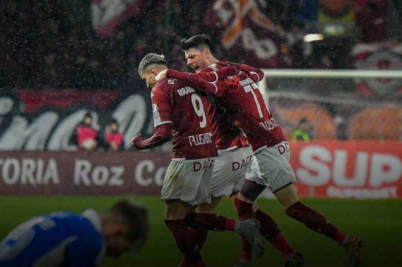 Rapid CÂȘTIGĂ după 7 meciuri într-o partidă cu 7 goluri în Giulești! Acuze la adresa arbitrajului