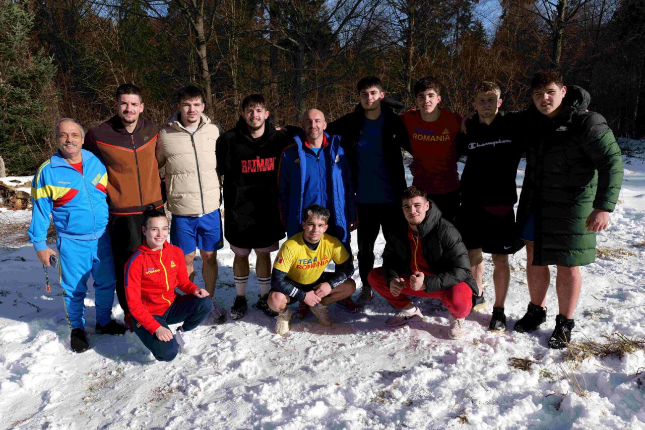Te pui cu ea? Campioana care se ANTRENEAZĂ cu băieții la minus 3 grade în zăpadă