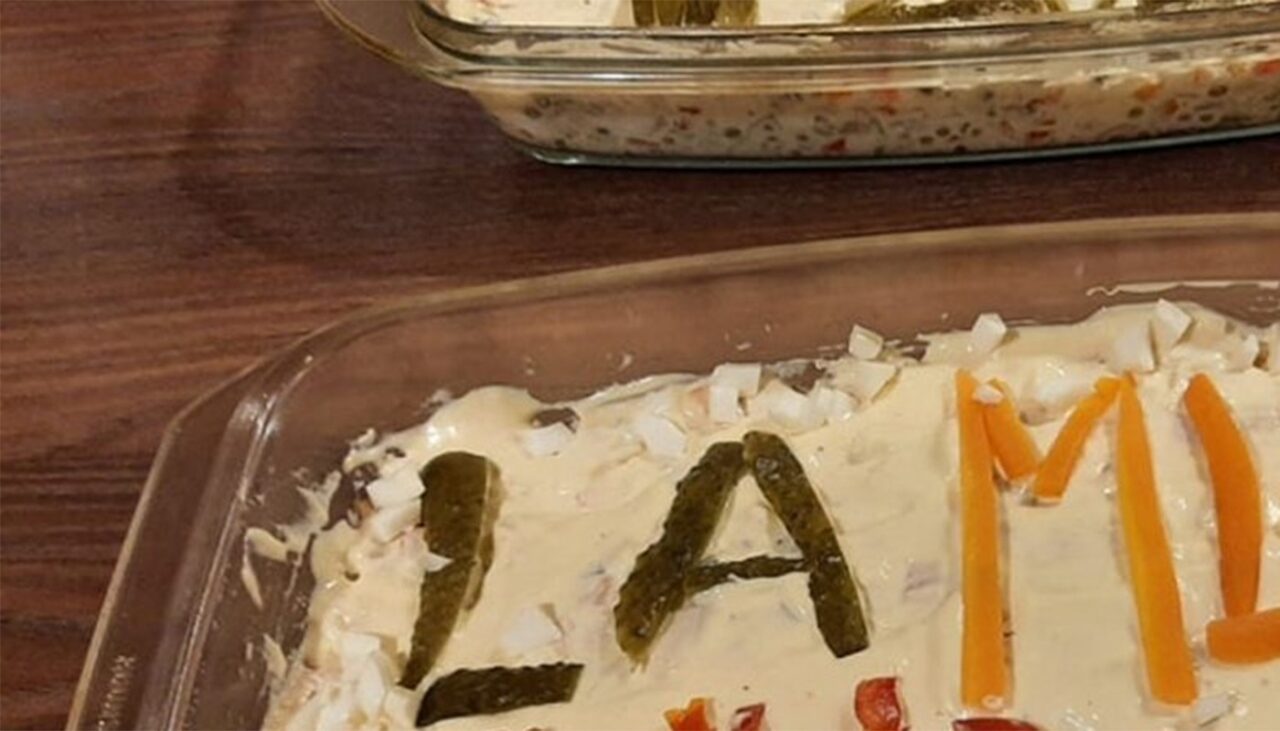 Ireal ce a scris o brăileancă pe salata Boeuf. A observat greșeala abia în noaptea de Revelion, când a pus-o pe masă