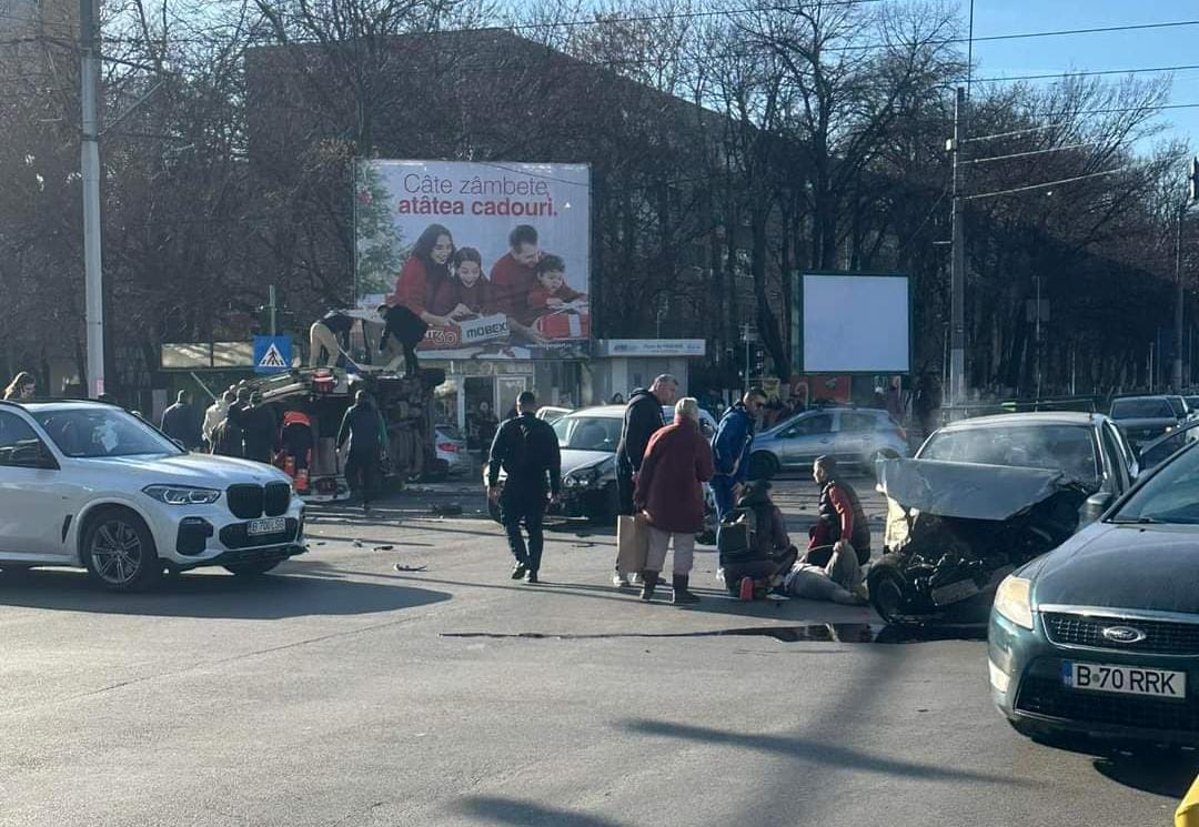 Accident grav în București, în sectorul 6, în care a fost implicată și o ambulanță