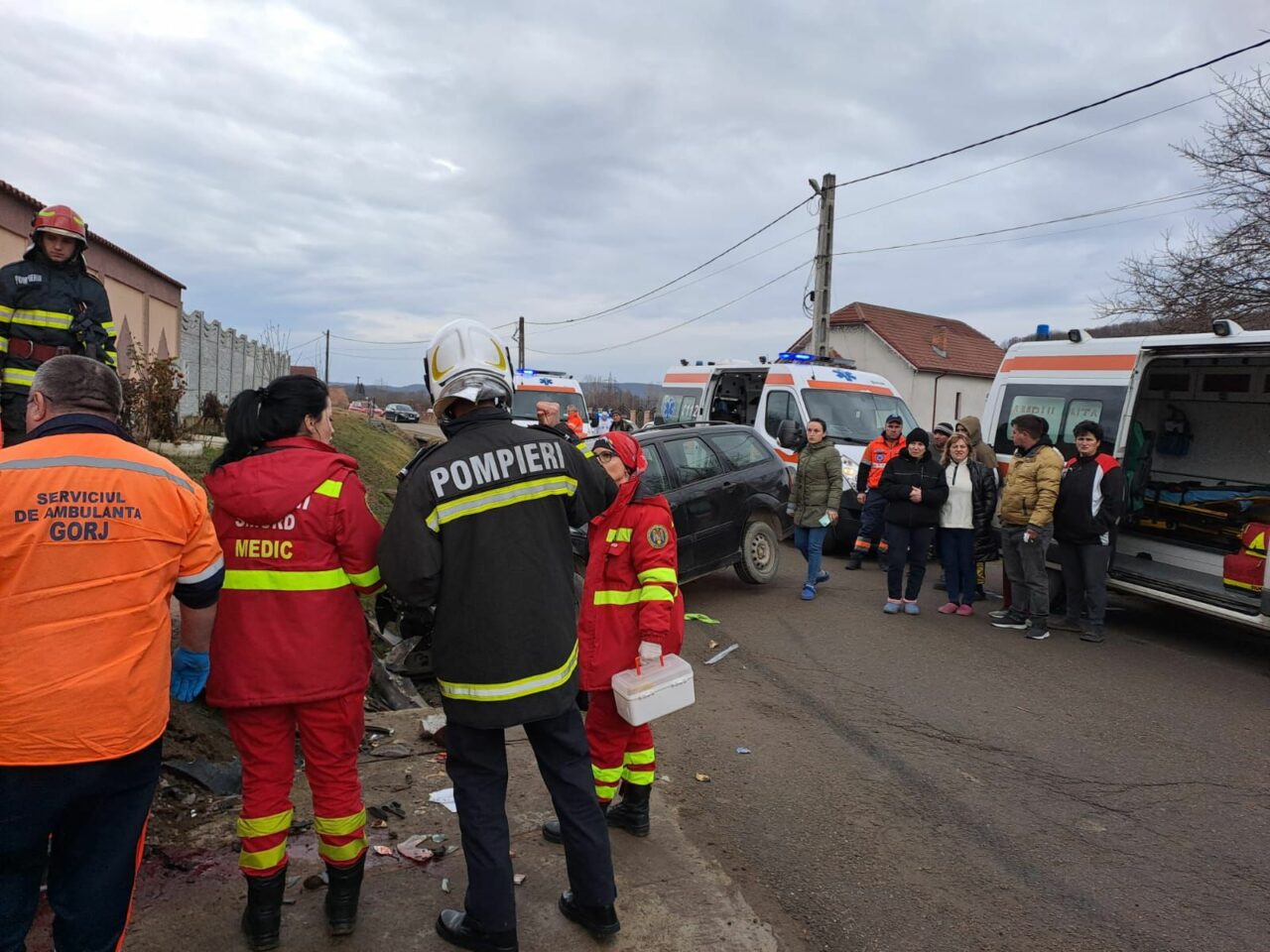 VIDEO | Accident grav în Gorj. Doi pietoni, mamă și fiu, au fost uciși de un șofer care a ajuns cu mașina pe contrasens