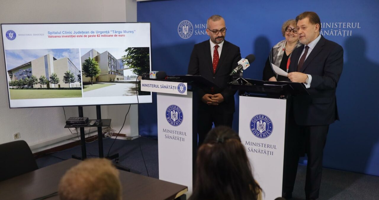 VIDEO | Alexandru Rafila semnează contractul pentru Centrul de mari arși de la Tg. Mureș / „Am deblocat contractele și le transformăm în realitate”