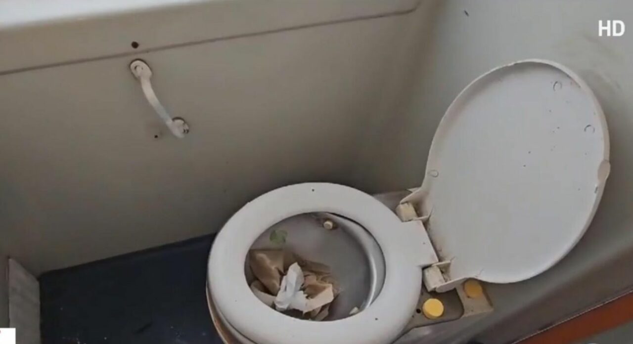 ȘOCUL pe care l-a avut un pasager când a folosit toaleta din trenul Constanța – București. A plătit 160 de lei pe bilete