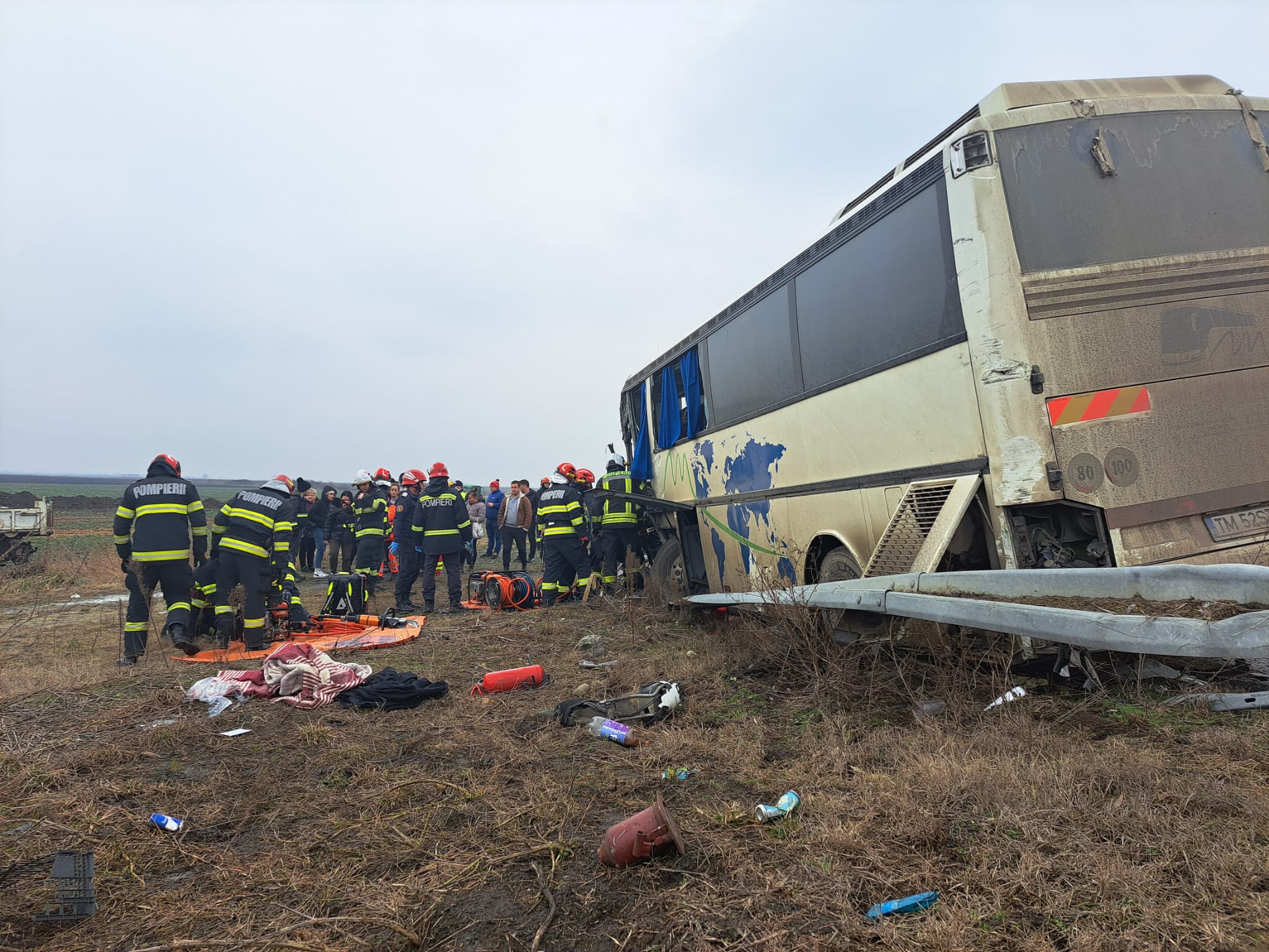 Timiş: Planul Roşu de Intervenţie, declanşat în urma unui accident în care au fost implicate un TIR şi un autobuz