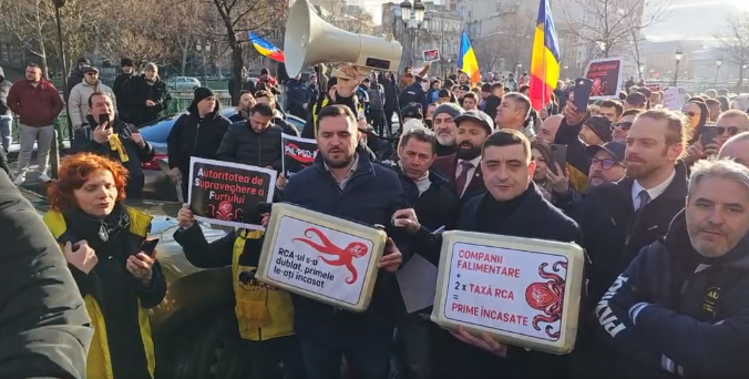 Trafic blocat pe Splaiul Independenței din Capitală, în urma unui protest AUR în fața sediului ASF. George Simion: „Mergem spre Piața Victoriei”
