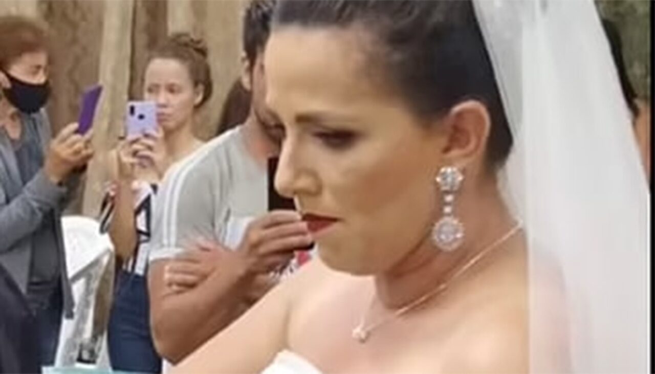 Caz RARISIM în istoria omenirii. Cu cine (sau cu „ce”) s-a măritat această femeie de 37 de ani. Au și 3 copii împreună