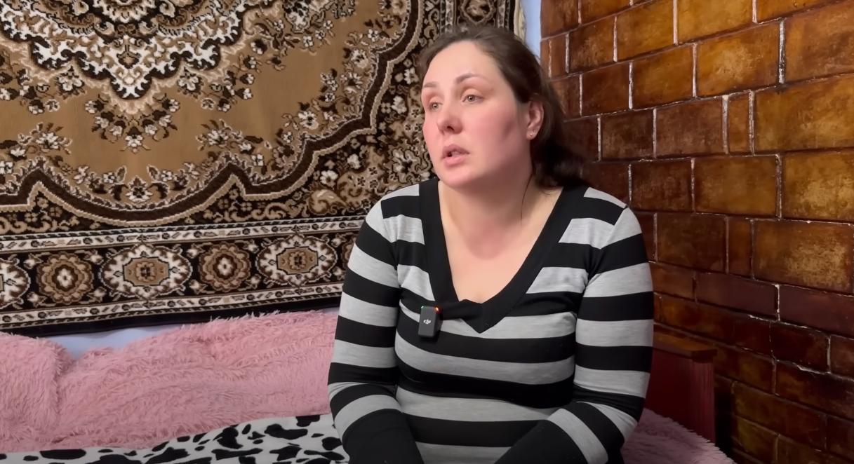 Daniela din Republica Moldova crește singură ȘAPTE copii, unul paralizat, după ce soțul a părăsit-o pentru sora ei. „Și-a lăsat fiicele la mine”