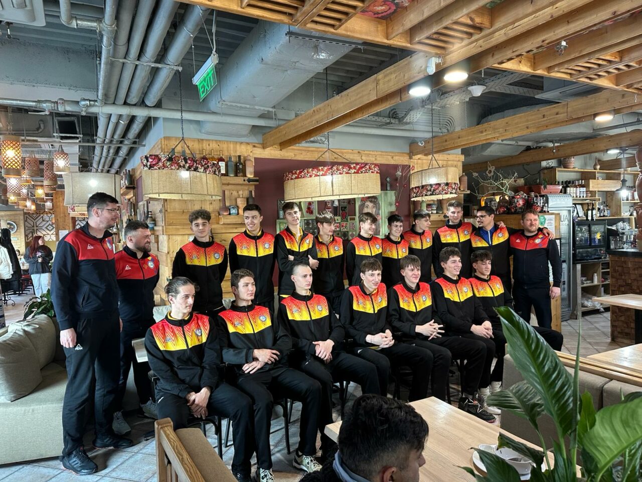 Voleiul românesc face PERFORMANȚĂ! Naționala masculină Under 18 se califică dramatic la Euro 2024 în Bulgaria