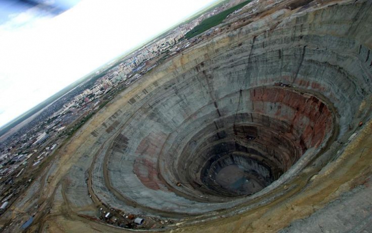 Ruşii au săpat o gaură în pământ de 12 kilometri. Ce stătea ascuns acolo de 2,7 miliarde ani (GALERIE FOTO)