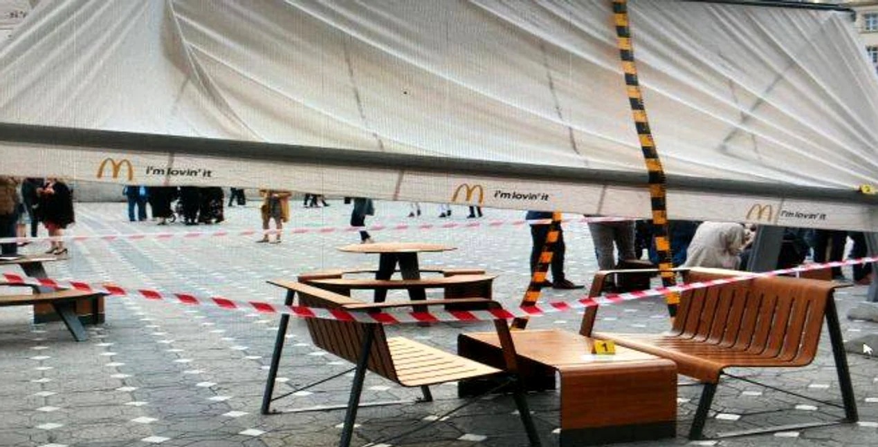 Român lovit în cap de o umbrelă de la McDonald’s, bun de PLATĂ! A fost obligat să achite 2.000 de euro