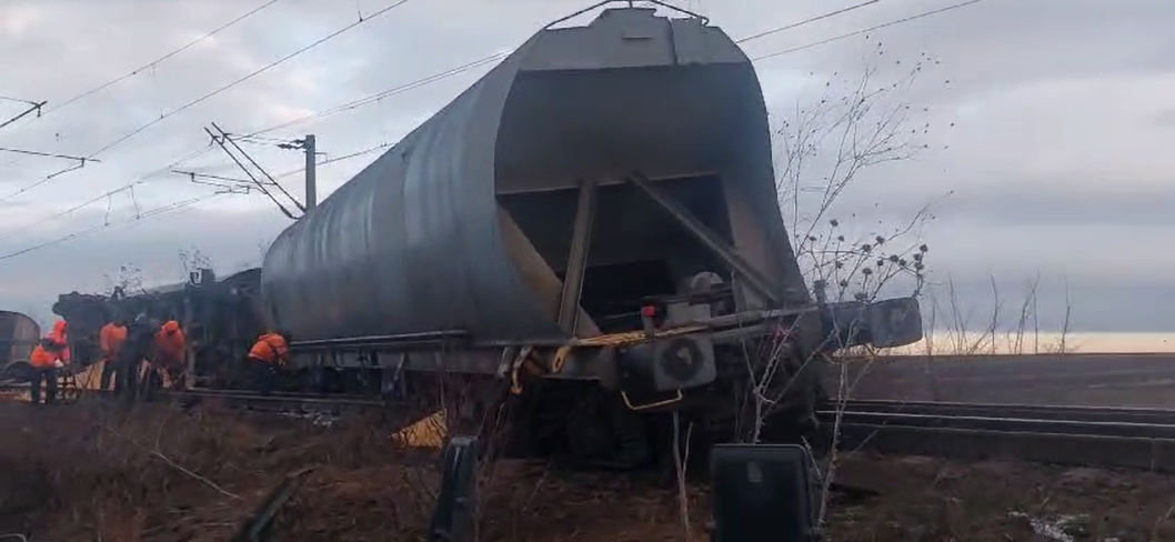 FOTO-VIDEO | Programul CFR, dat peste cap, după ce un tren a deraiat în apropiere de Craiova / Circulație feroviară, închisă între Craiova și Caracal