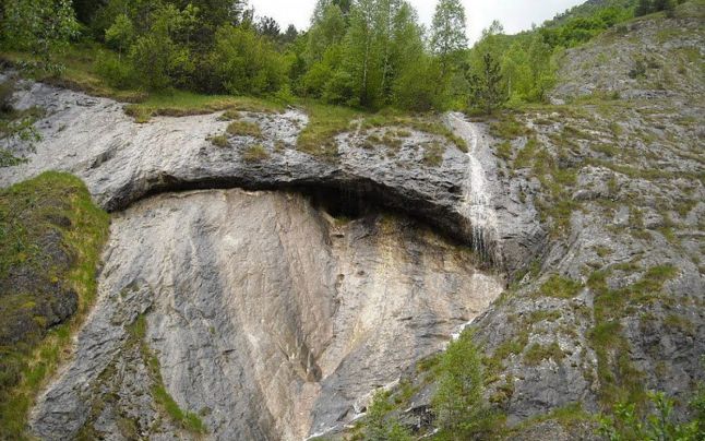 Există în România un loc miraculos, „făcător de minuni”. LEGENDA spune că vei crește în înălțime, dacă bei apă de acolo