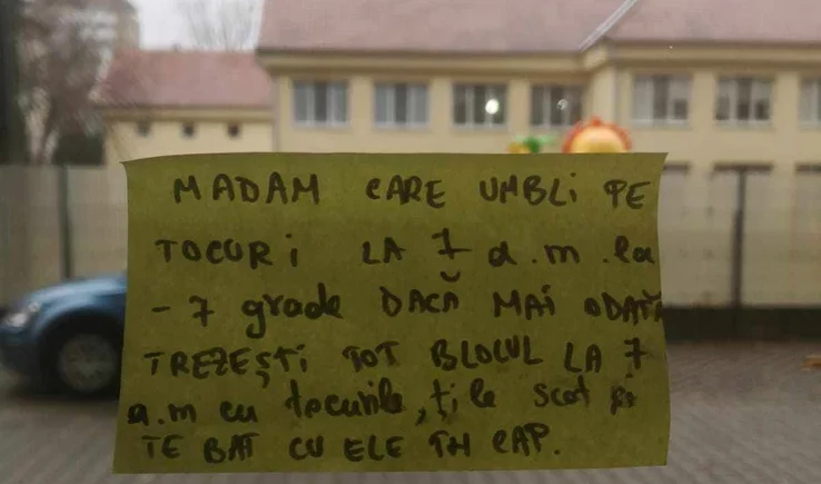 Vecin, EXASPERAT  de „o madam care umblă pe tocuri la 7 dimineața”: „Ți le scot și te bat cu ele în cap” / Reacția celorlalți locatari
