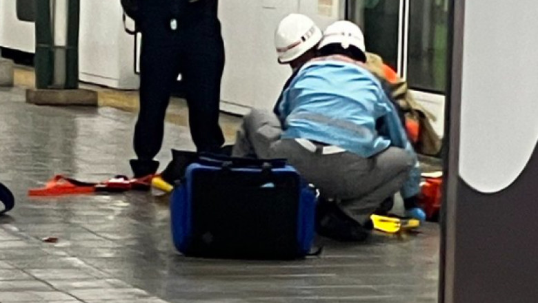 Pasageri înjunghiați, într-o stație de metrou din TOKYO. Victimele se aflau într-un tren, care tocmai oprise la peron