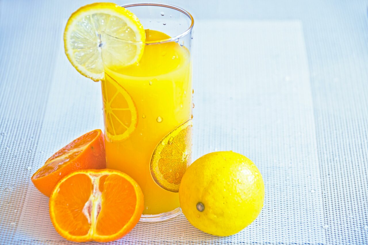 De ce te îngrași dacă bei suc natural de fructe. Ce spun medicii