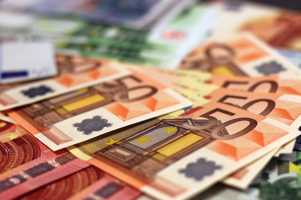 FRAUDĂ fiscală de 1,7 miliarde de euro descoperită de poliția italiană. 85 de suspecți implicați într-un sistem cu bănci clandestine chineze