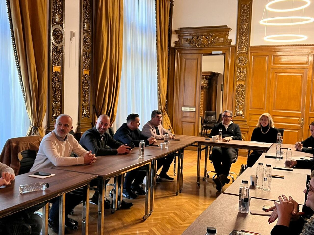 Pro România va avea liste proprii la alegerile europarlamentare / Victor Ponta deschide lista candidaţilor la scrutinul din 9 iunie