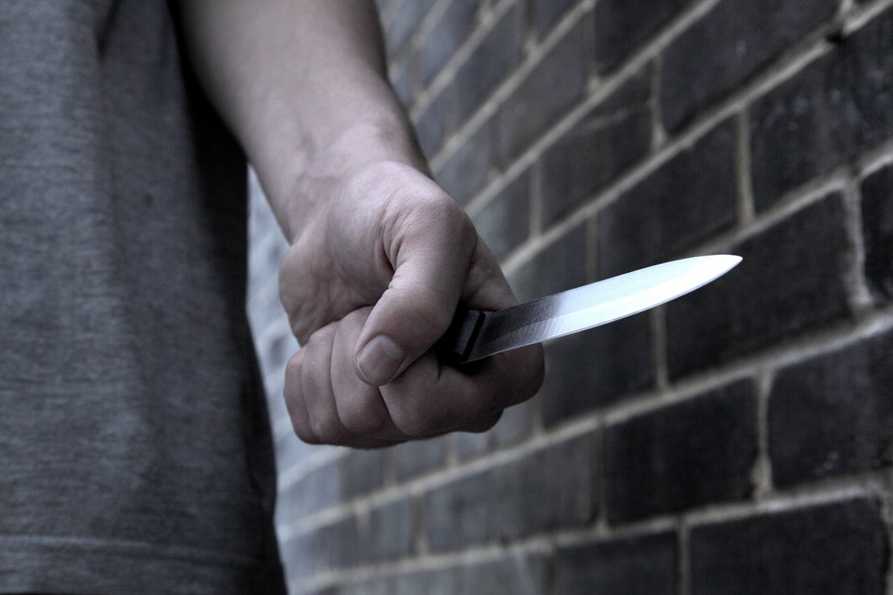 Alertă în școlile din România. Un adolescent de 14 ani plănuia un atac sângeros cu cuțitul asupra colegilor lui. Un alt tânăr a venit cu pistolul