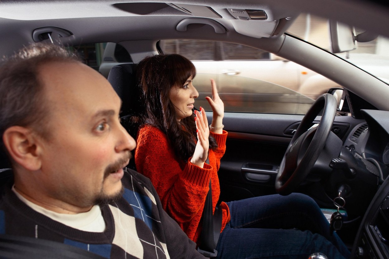 Un INSTRUCTOR auto, lăsat fără permis auto în timp ce învăța un elev să conducă. Polițiștii au spus că era băut, dar rezultatele au arătat altceva