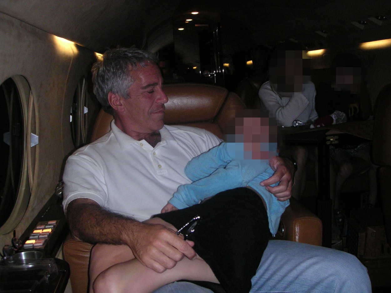 Virginia Giuffre, care îi acuza pe prințul Andrew și Jeffrey Epstein de agresiuni sexuale, s-a SINUCIS/Ce promisiune a făcut Donald Trump