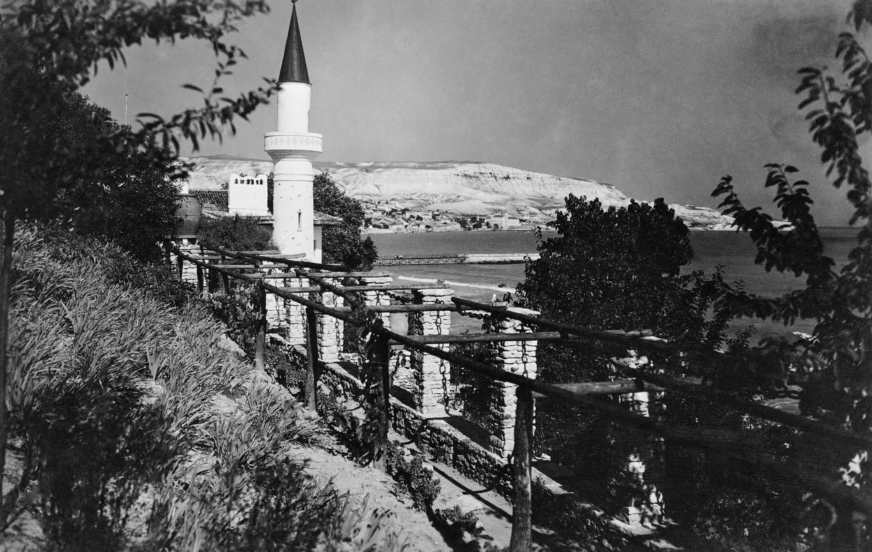 FOTO Povestea „cuibului singuratic” al Reginei Maria de la malul Mării Negre, unde se găsește „izvorul sfânt” cu ape tămăduitoare