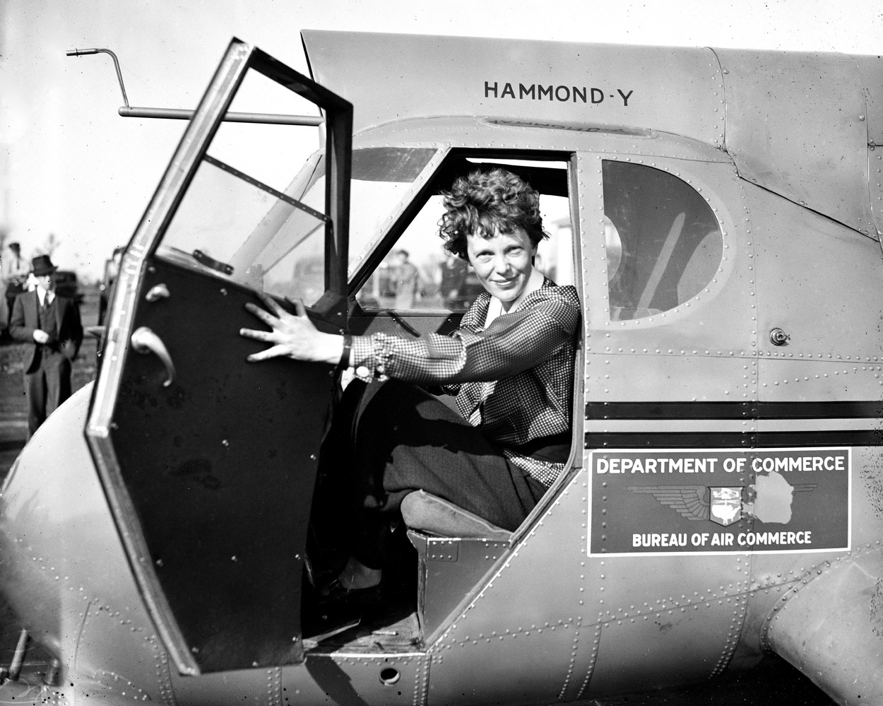DESCOPERIRE importantă în Pacific. Un explorator a găsit ceea ce pare a fi epava avionului cu care a zburat Amelia Earhart