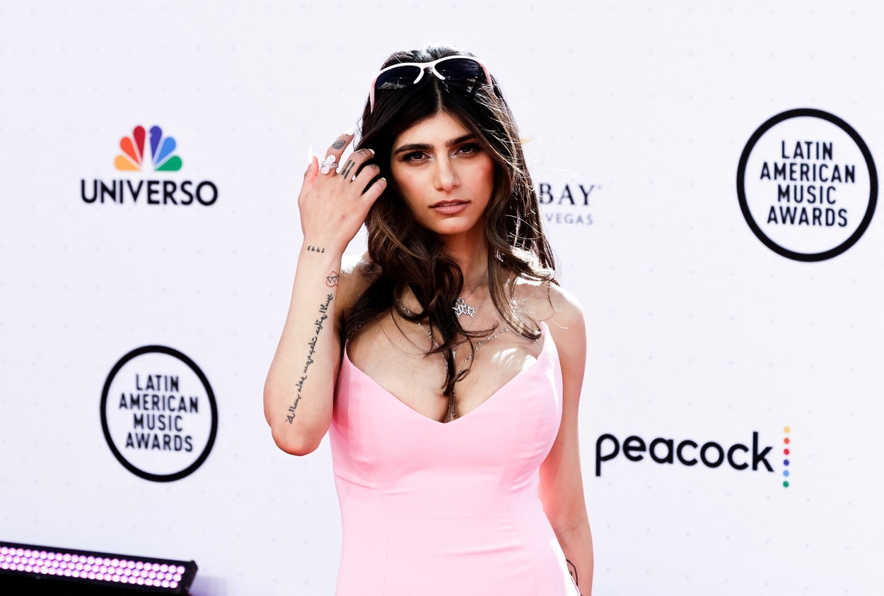 Mia Khalifa a izbucnit în lacrimi când a auzit ce i-a spus prietena unui fan