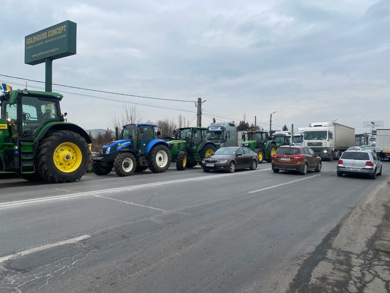 LIVE-UPDATE | FOTO-VIDEO. A treia zi de proteste ale transportatorilor și fermierilor. O delegație este așteptată la Guvern / Principalele revendicări