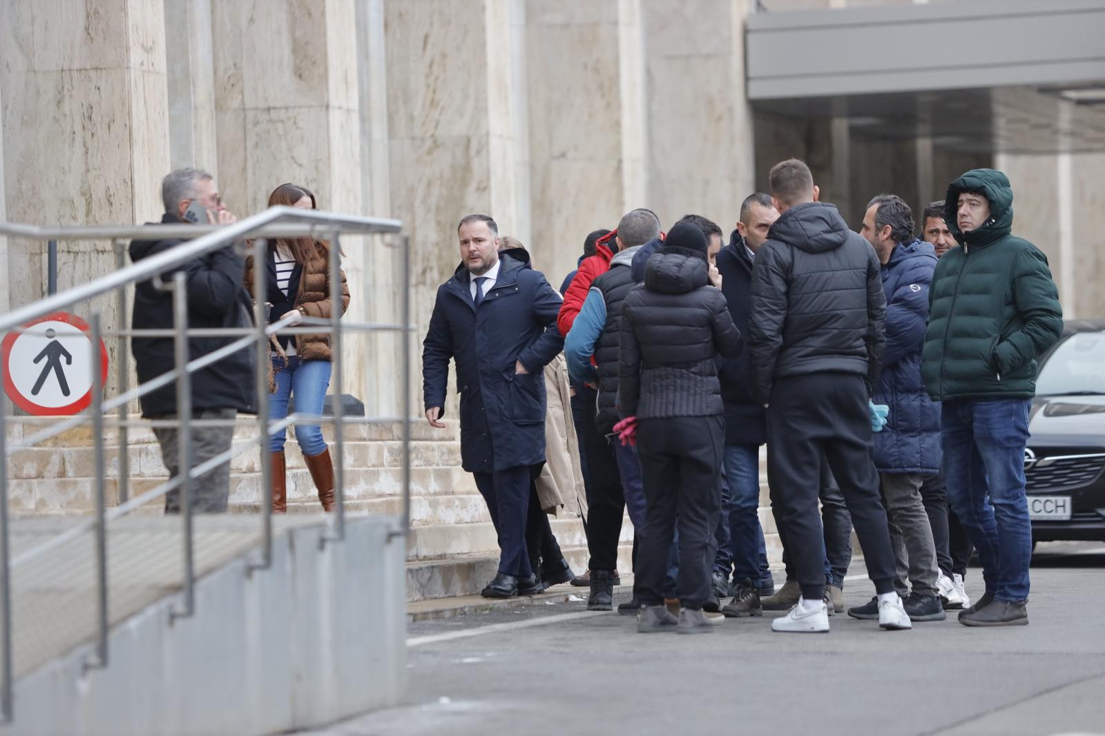 Reprezentanții fermierilor și transportatorilor au ajuns la Guvern, alături de prefect