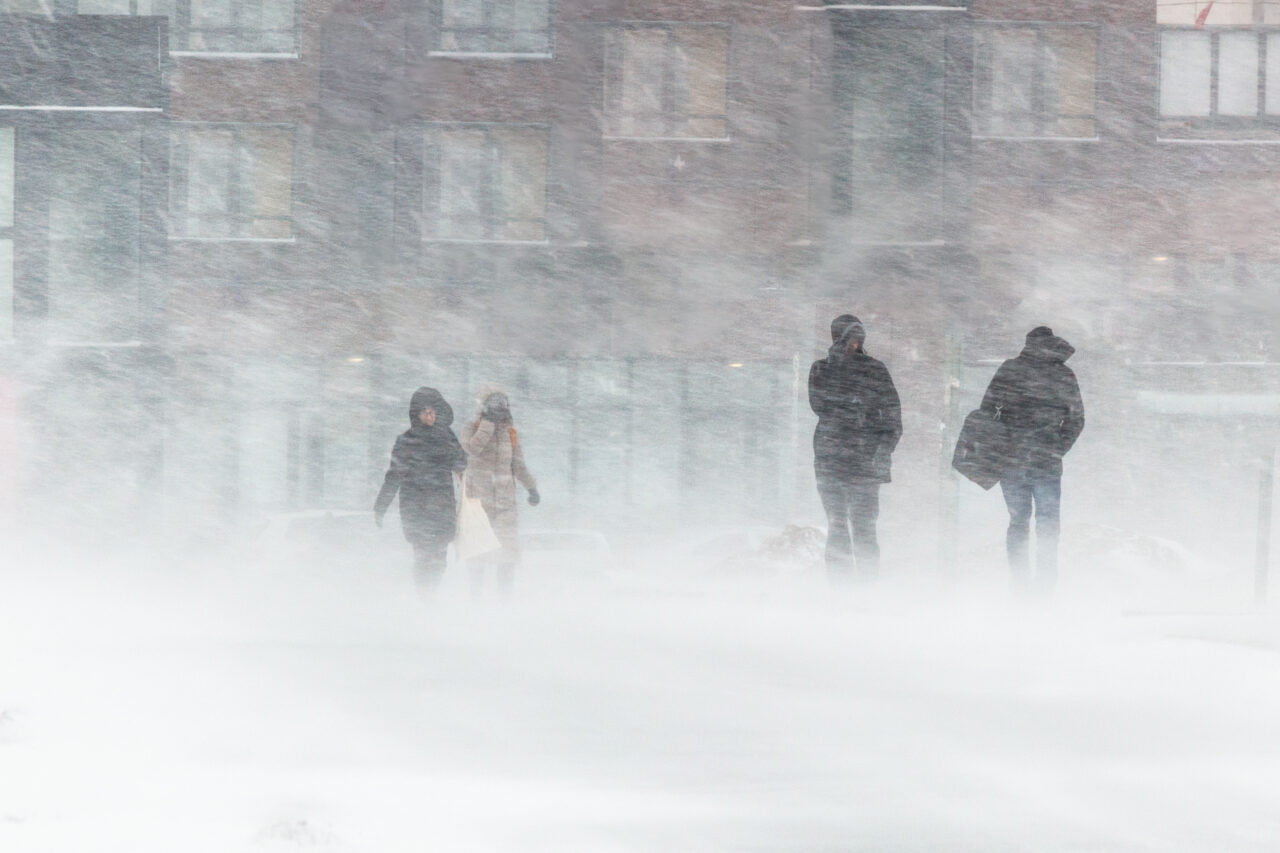 Iarna se întoarce în România! Cod galben de viscol și vânt puternic, emis de meteorologi